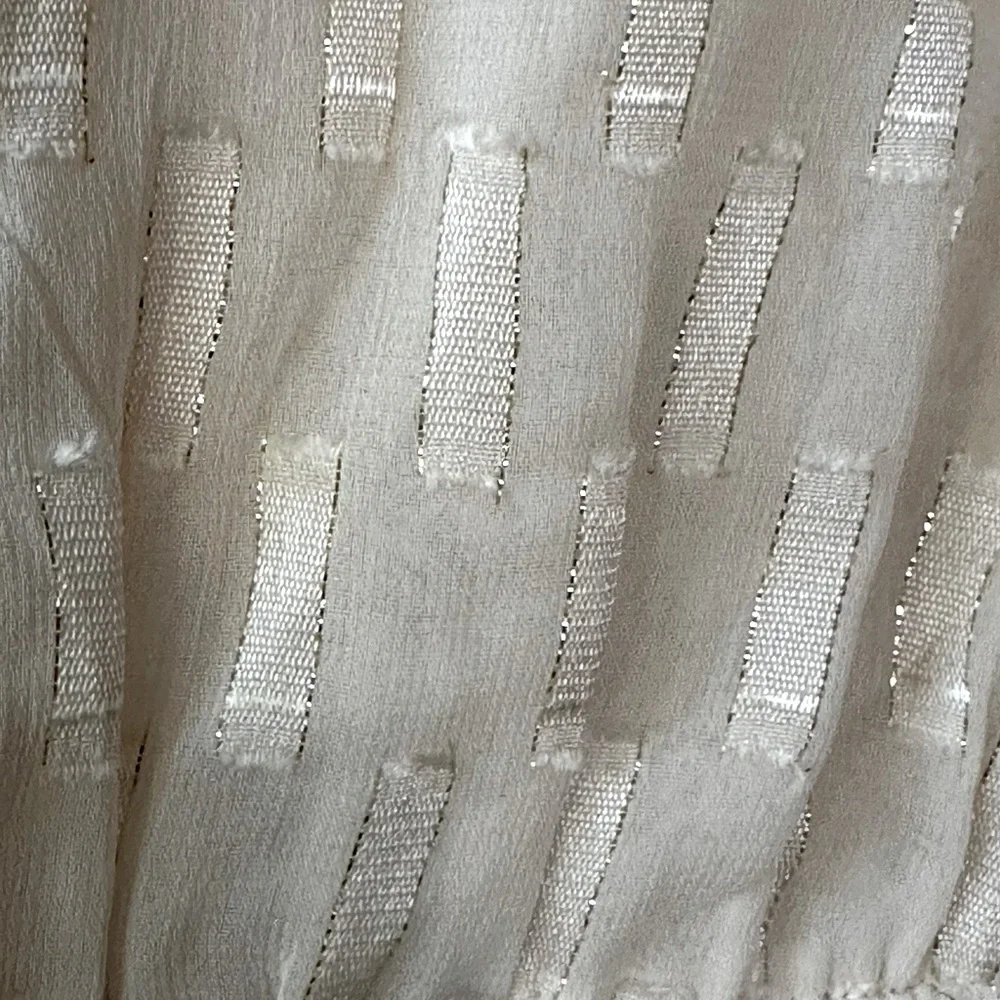 NWT! Express cream blouse with metallic gold details and ruffles in size large - Picture 5 of 6